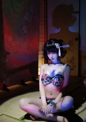 欧美明星牛仔外套街拍_BD国语免费电视剧